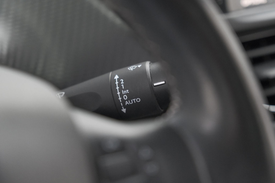Peugeot 208 PureTech 82 Blue Lease Allure | Parkeersensoren | Climate Control | Apple Carplay | 16 Inch Lichtmetalen Velgen