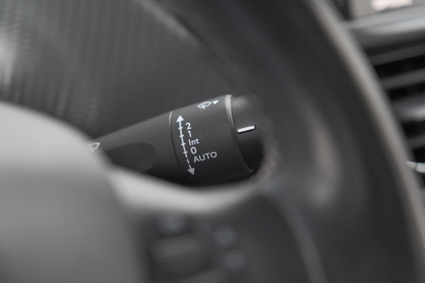Peugeot 208 PureTech 82 Blue Lease Allure | Parkeersensoren | Climate Control | Apple Carplay | 16 Inch Lichtmetalen Velgen