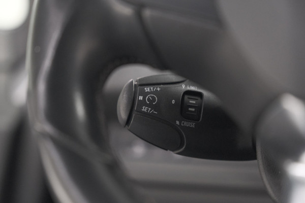 Peugeot 208 PureTech 82 Blue Lease Allure | Parkeersensoren | Climate Control | Apple Carplay | 16 Inch Lichtmetalen Velgen