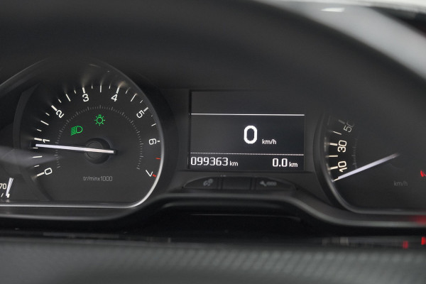 Peugeot 208 PureTech 82 Blue Lease Allure | Parkeersensoren | Climate Control | Apple Carplay | 16 Inch Lichtmetalen Velgen