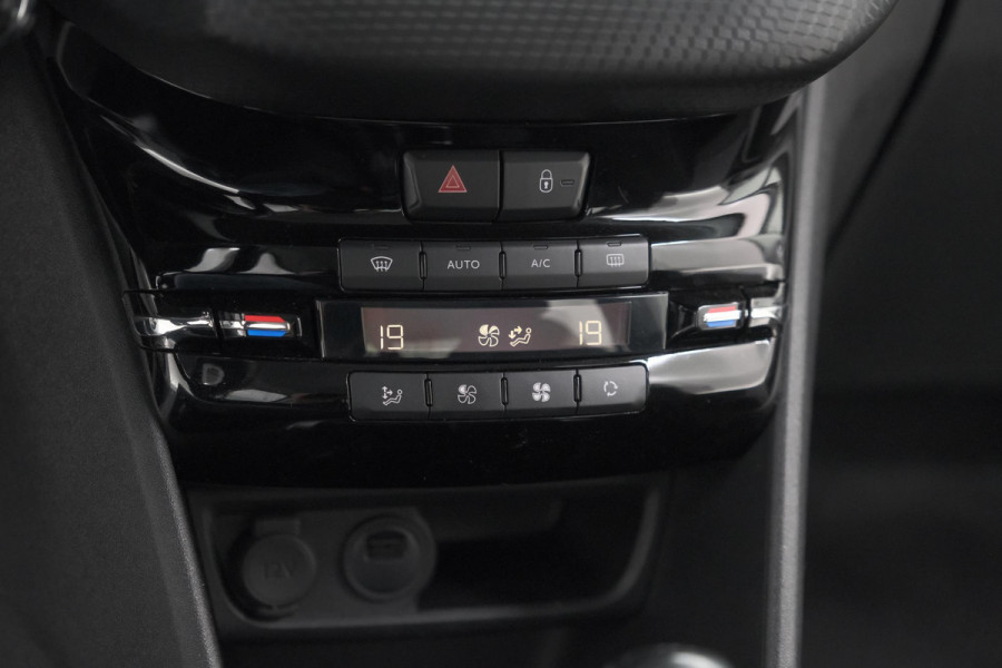 Peugeot 208 PureTech 82 Blue Lease Allure | Parkeersensoren | Climate Control | Apple Carplay | 16 Inch Lichtmetalen Velgen