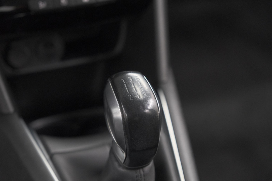 Peugeot 208 PureTech 82 Blue Lease Allure | Parkeersensoren | Climate Control | Apple Carplay | 16 Inch Lichtmetalen Velgen