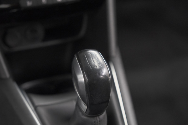 Peugeot 208 PureTech 82 Blue Lease Allure | Parkeersensoren | Climate Control | Apple Carplay | 16 Inch Lichtmetalen Velgen