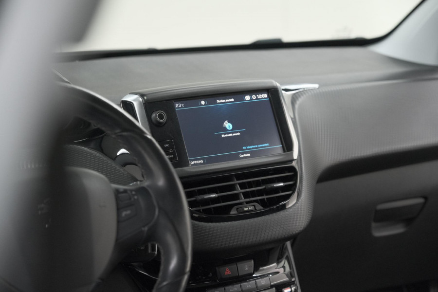 Peugeot 208 PureTech 82 Blue Lease Allure | Parkeersensoren | Climate Control | Apple Carplay | 16 Inch Lichtmetalen Velgen
