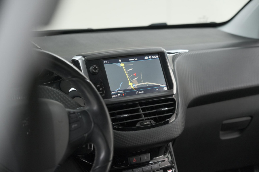 Peugeot 208 PureTech 82 Blue Lease Allure | Parkeersensoren | Climate Control | Apple Carplay | 16 Inch Lichtmetalen Velgen