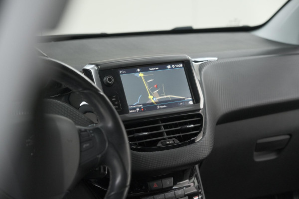 Peugeot 208 PureTech 82 Blue Lease Allure | Parkeersensoren | Climate Control | Apple Carplay | 16 Inch Lichtmetalen Velgen