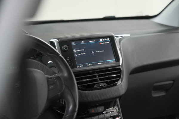Peugeot 208 PureTech 82 Blue Lease Allure | Parkeersensoren | Climate Control | Apple Carplay | 16 Inch Lichtmetalen Velgen