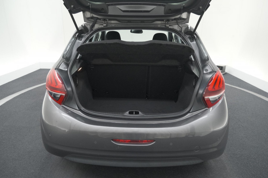 Peugeot 208 PureTech 82 Blue Lease Allure | Parkeersensoren | Climate Control | Apple Carplay | 16 Inch Lichtmetalen Velgen