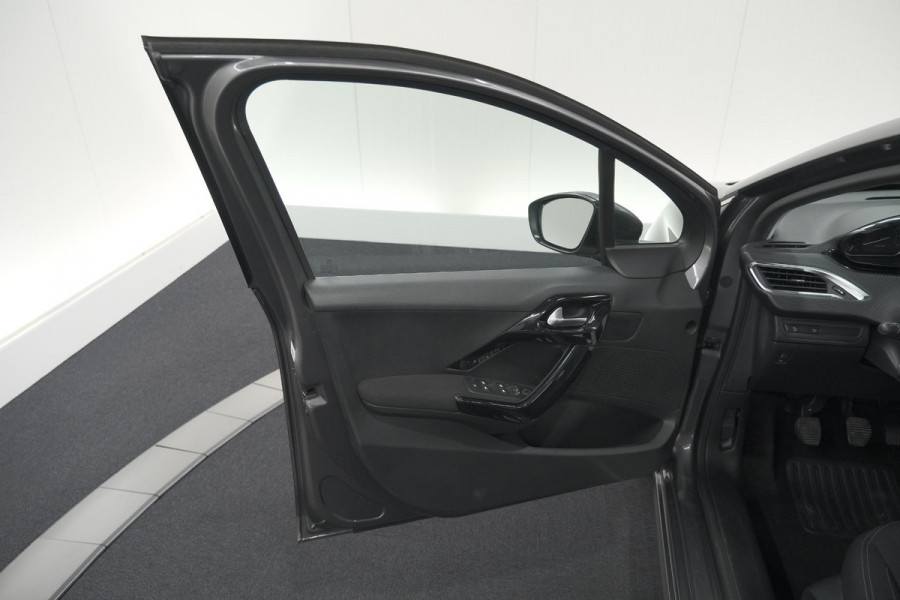 Peugeot 208 PureTech 82 Blue Lease Allure | Parkeersensoren | Climate Control | Apple Carplay | 16 Inch Lichtmetalen Velgen