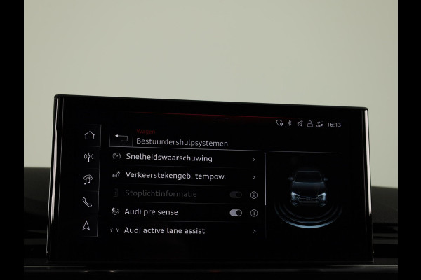 Audi A4 Limousine 35 TFSI S edition Competition 150pk | Climate control |  LED koplampen |  lederen/stof bekleding | Lichtmetalen velgen 10-spaaks 18inch | Navigatiesysteem full map | S Line interieur