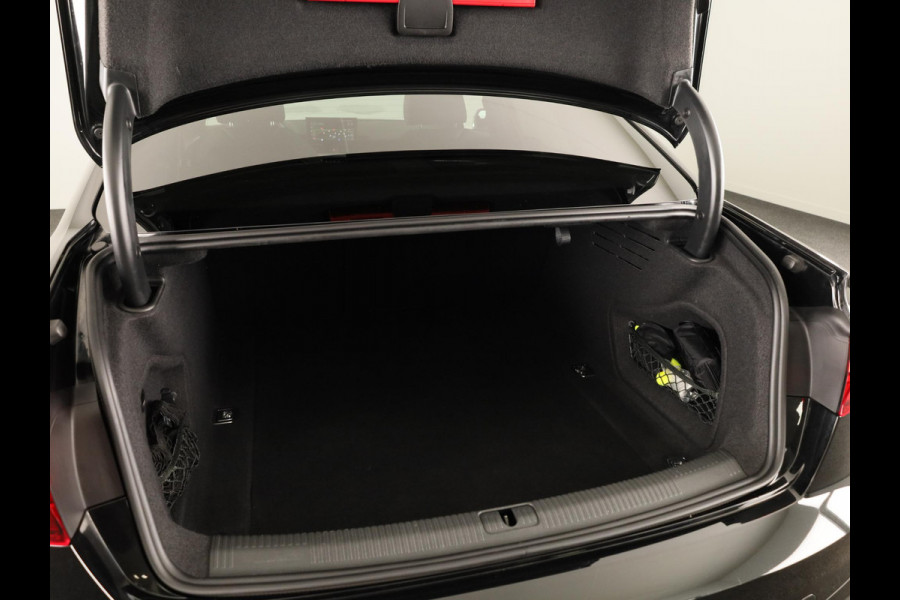 Audi A4 Limousine 35 TFSI S edition Competition 150pk | Climate control |  LED koplampen |  lederen/stof bekleding | Lichtmetalen velgen 10-spaaks 18inch | Navigatiesysteem full map | S Line interieur