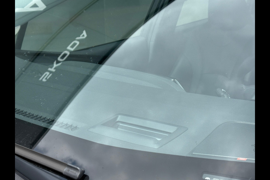 Toyota Prius 1.8 Executive Pano|Leder|JBL|HuD|Dealer Onderhouden