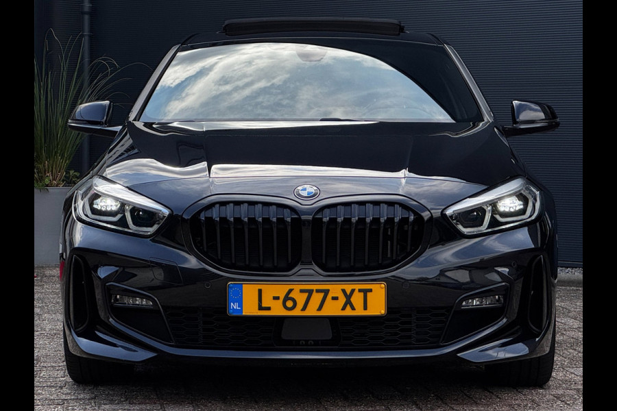 BMW 1-serie 118i M-Sport | Pano | NL-Auto | Leder + Sportstoelen | Camera | Stoelverwarming