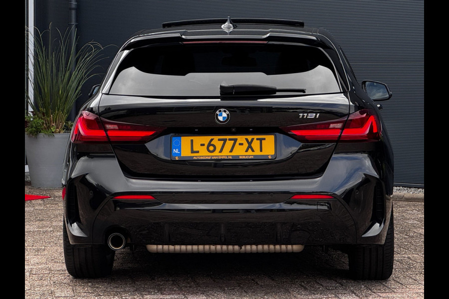 BMW 1-serie 118i M-Sport | Pano | NL-Auto | Leder + Sportstoelen | Camera | Stoelverwarming