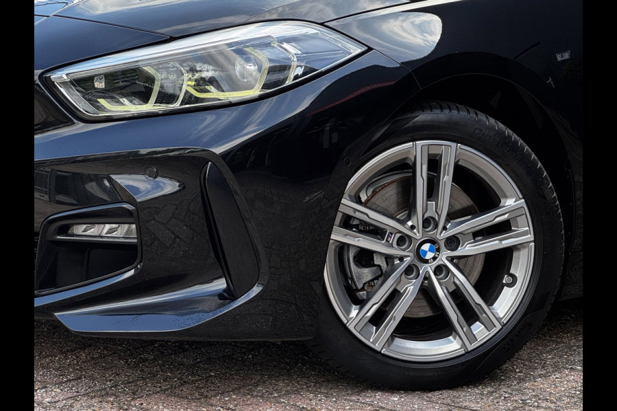 BMW 1-serie 118i M-Sport | Pano | NL-Auto | Leder + Sportstoelen | Camera | Stoelverwarming