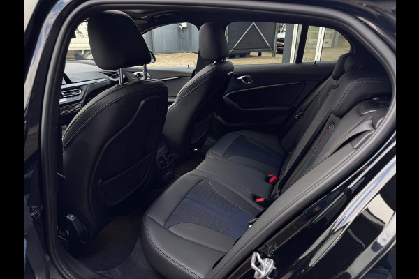 BMW 1-serie 118i M-Sport | Pano | NL-Auto | Leder + Sportstoelen | Camera | Stoelverwarming