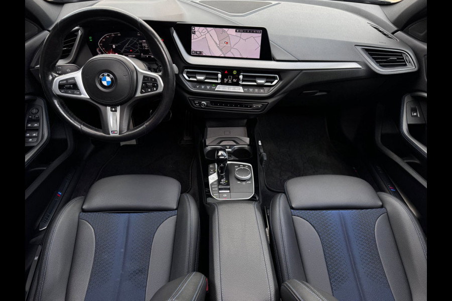 BMW 1-serie 118i M-Sport | Pano | NL-Auto | Leder + Sportstoelen | Camera | Stoelverwarming