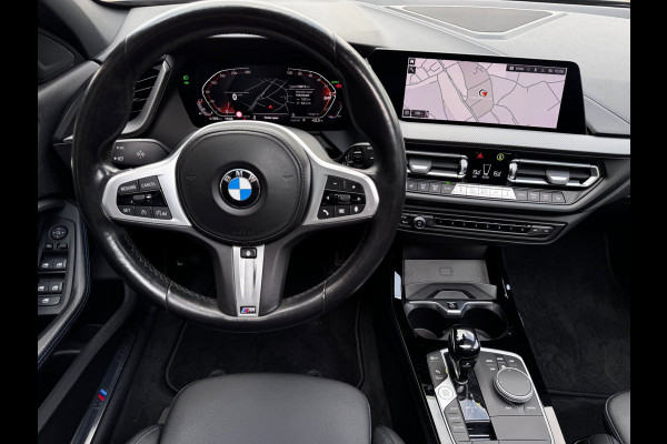 BMW 1-serie 118i M-Sport | Pano | NL-Auto | Leder + Sportstoelen | Camera | Stoelverwarming