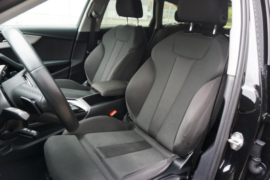 Audi A4 Avant 35 TFSI Black Optick/19Inch.LMV/Trekhaak/ Sportstoelen.