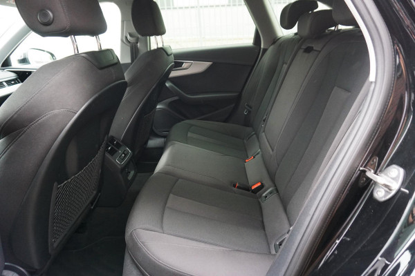 Audi A4 Avant 35 TFSI Black Optick/19Inch.LMV/Trekhaak/ Sportstoelen.