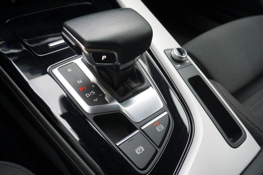 Audi A4 Avant 35 TFSI Black Optick/19Inch.LMV/Trekhaak/ Sportstoelen.