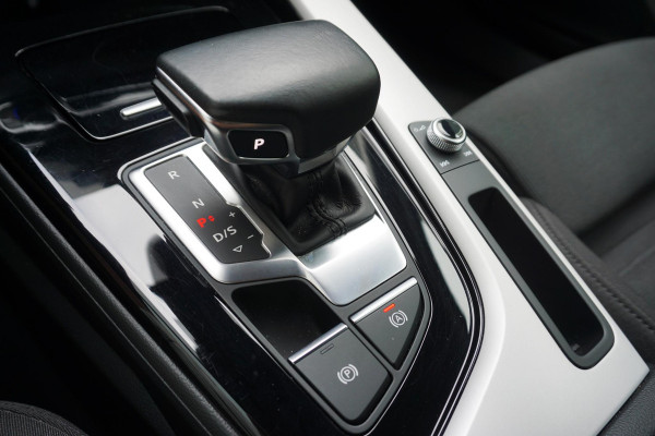 Audi A4 Avant 35 TFSI Black Optick/19Inch.LMV/Trekhaak/ Sportstoelen.