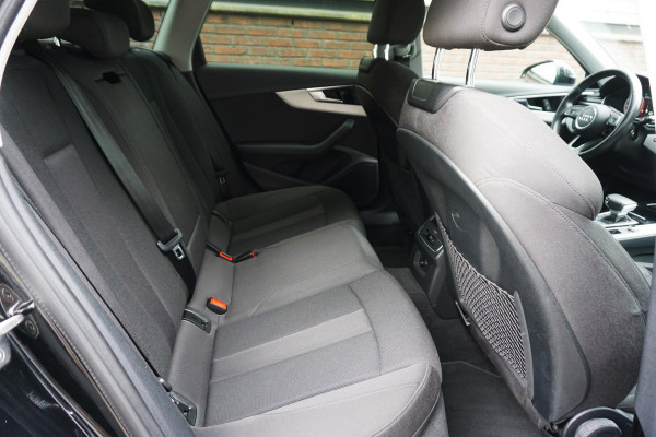 Audi A4 Avant 35 TFSI Black Optick/19Inch.LMV/Trekhaak/ Sportstoelen.