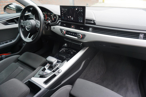 Audi A4 Avant 35 TFSI Black Optick/19Inch.LMV/Trekhaak/ Sportstoelen.