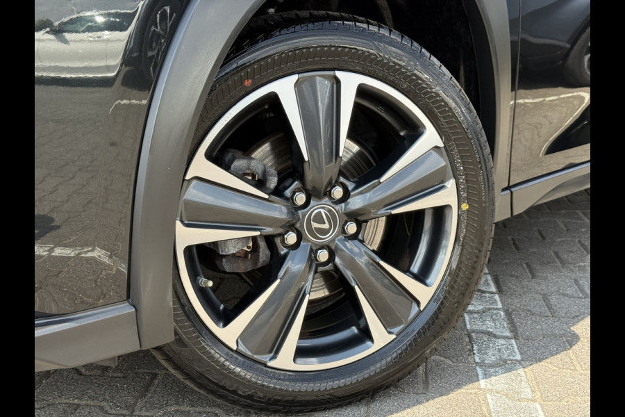 Lexus UX 250h Preference Line | CarPlay | ACC | Dodehoek | Keyless | 18 inch