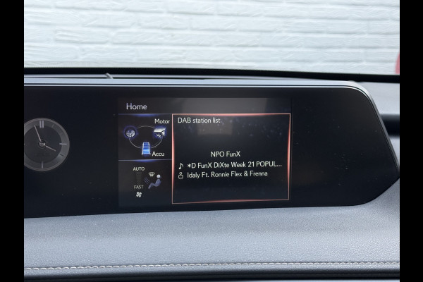 Lexus UX 250h Preference Line | CarPlay | ACC | Dodehoek | Keyless | 18 inch