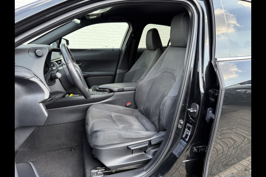 Lexus UX 250h Preference Line | CarPlay | ACC | Dodehoek | Keyless | 18 inch