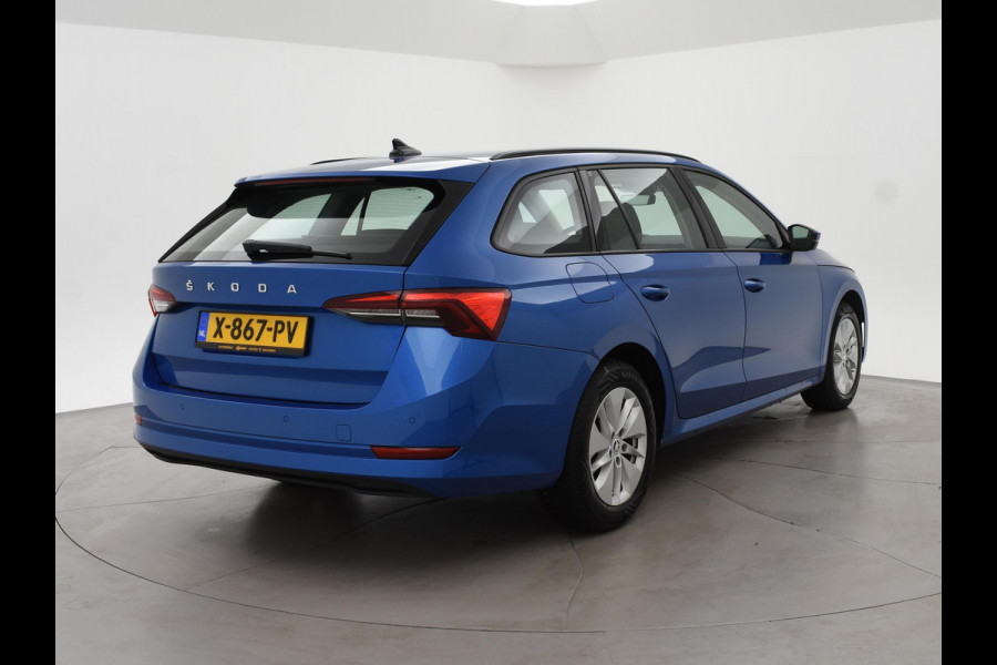 Škoda Octavia Combi 1.0 TSI RACE BLUE + WEGKL. TREKHAAK | VIRTUAL COCKPIT | APPLE CARPLAY | NAVIGATIE | LED
