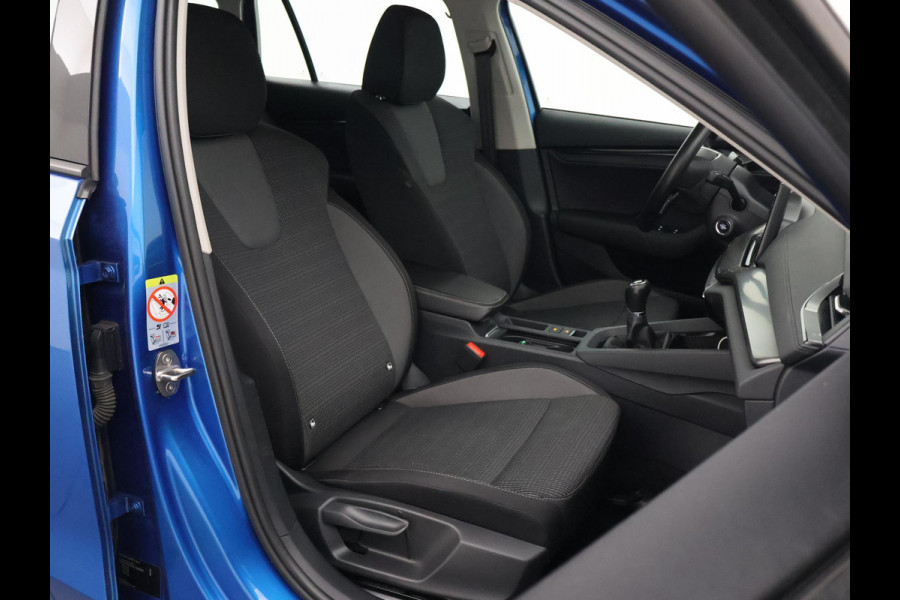 Škoda Octavia Combi 1.0 TSI RACE BLUE + WEGKL. TREKHAAK | VIRTUAL COCKPIT | APPLE CARPLAY | NAVIGATIE | LED