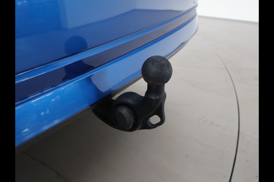 Škoda Octavia Combi 1.0 TSI RACE BLUE + WEGKL. TREKHAAK | VIRTUAL COCKPIT | APPLE CARPLAY | NAVIGATIE | LED