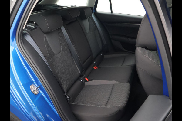 Škoda Octavia Combi 1.0 TSI RACE BLUE + WEGKL. TREKHAAK | VIRTUAL COCKPIT | APPLE CARPLAY | NAVIGATIE | LED
