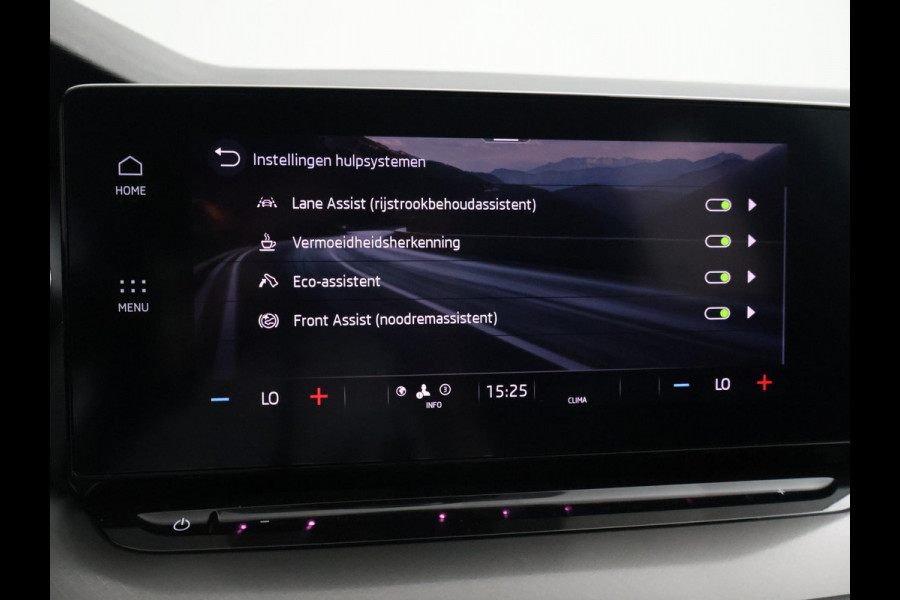 Škoda Octavia Combi 1.0 TSI RACE BLUE + WEGKL. TREKHAAK | VIRTUAL COCKPIT | APPLE CARPLAY | NAVIGATIE | LED
