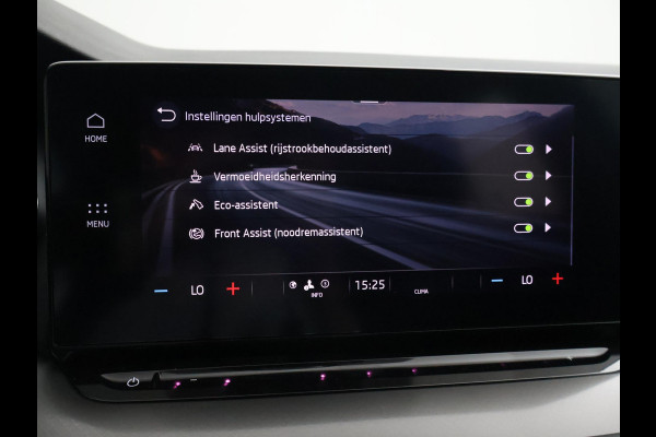 Škoda Octavia Combi 1.0 TSI RACE BLUE + WEGKL. TREKHAAK | VIRTUAL COCKPIT | APPLE CARPLAY | NAVIGATIE | LED