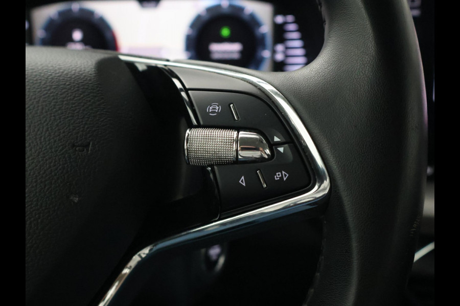 Škoda Octavia Combi 1.0 TSI RACE BLUE + WEGKL. TREKHAAK | VIRTUAL COCKPIT | APPLE CARPLAY | NAVIGATIE | LED