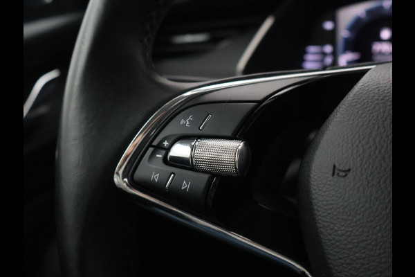 Škoda Octavia Combi 1.0 TSI RACE BLUE + WEGKL. TREKHAAK | VIRTUAL COCKPIT | APPLE CARPLAY | NAVIGATIE | LED