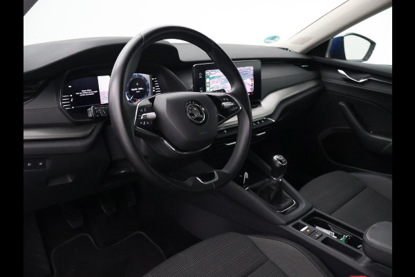 Škoda Octavia Combi 1.0 TSI RACE BLUE + WEGKL. TREKHAAK | VIRTUAL COCKPIT | APPLE CARPLAY | NAVIGATIE | LED