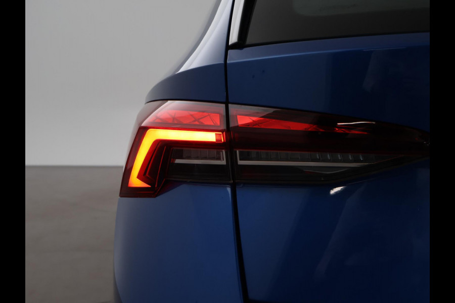 Škoda Octavia Combi 1.0 TSI RACE BLUE + WEGKL. TREKHAAK | VIRTUAL COCKPIT | APPLE CARPLAY | NAVIGATIE | LED