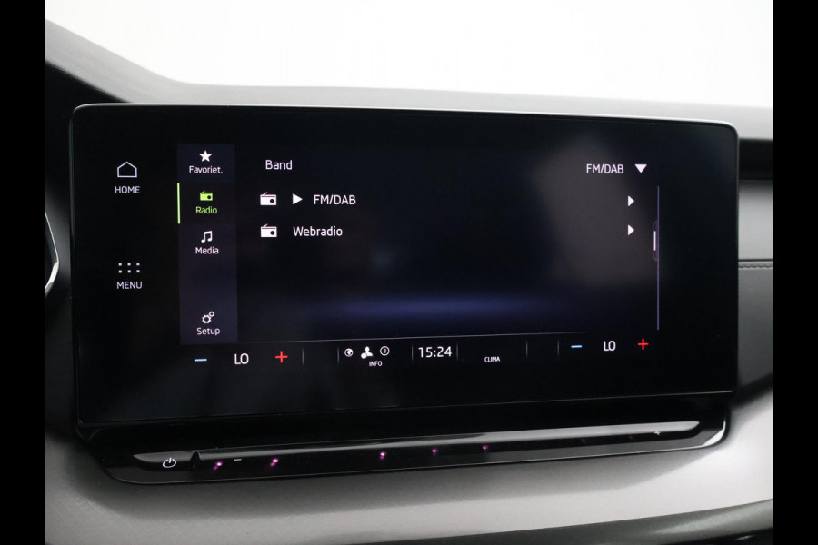 Škoda Octavia Combi 1.0 TSI RACE BLUE + WEGKL. TREKHAAK | VIRTUAL COCKPIT | APPLE CARPLAY | NAVIGATIE | LED