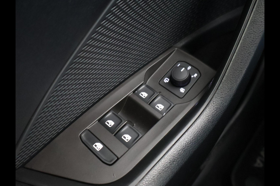 Škoda Octavia Combi 1.0 TSI RACE BLUE + WEGKL. TREKHAAK | VIRTUAL COCKPIT | APPLE CARPLAY | NAVIGATIE | LED