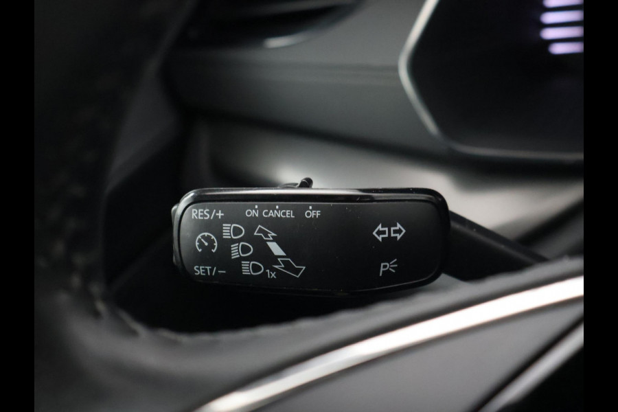 Škoda Octavia Combi 1.0 TSI RACE BLUE + WEGKL. TREKHAAK | VIRTUAL COCKPIT | APPLE CARPLAY | NAVIGATIE | LED