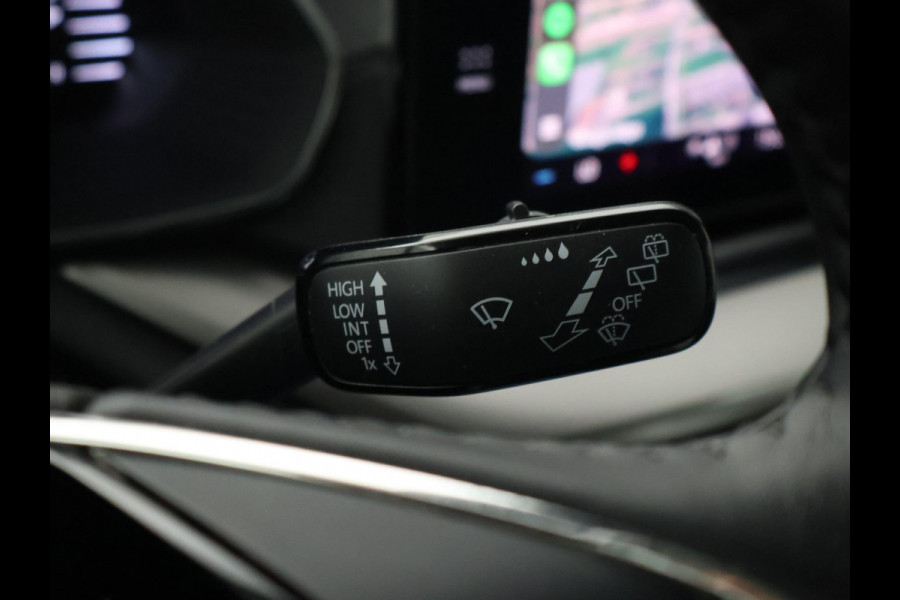 Škoda Octavia Combi 1.0 TSI RACE BLUE + WEGKL. TREKHAAK | VIRTUAL COCKPIT | APPLE CARPLAY | NAVIGATIE | LED