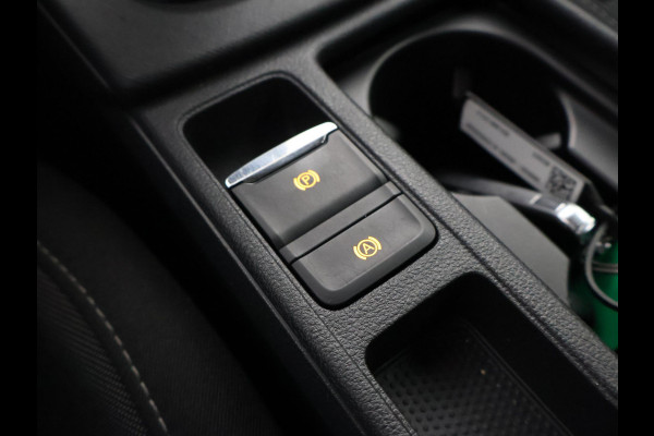 Škoda Octavia Combi 1.0 TSI RACE BLUE + WEGKL. TREKHAAK | VIRTUAL COCKPIT | APPLE CARPLAY | NAVIGATIE | LED