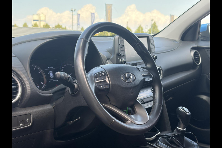 Hyundai Kona 1.0T Essence 2e Eigenaar,Trekhaak,Camera,Carplay,Navi,Clima,Cruise,6 Bak,N.A.P,120pk,Lm velgen,Rijstrooksensor,Pdc,Apk tot 03-2027