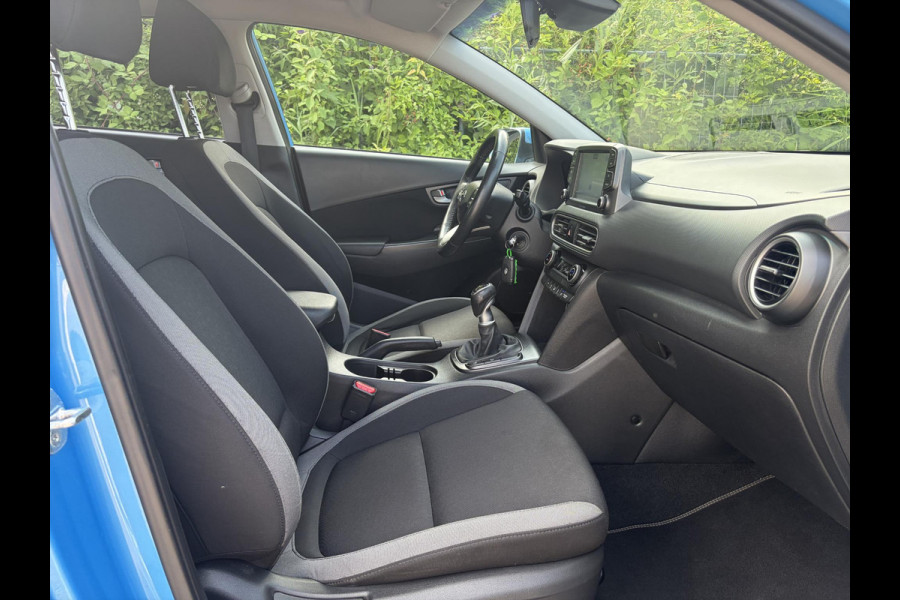 Hyundai Kona 1.0T Essence 2e Eigenaar,Trekhaak,Camera,Carplay,Navi,Clima,Cruise,6 Bak,N.A.P,120pk,Lm velgen,Rijstrooksensor,Pdc,Apk tot 03-2027