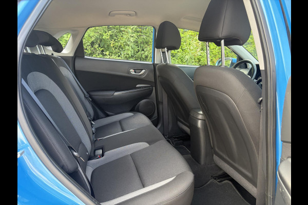 Hyundai Kona 1.0T Essence 2e Eigenaar,Trekhaak,Camera,Carplay,Navi,Clima,Cruise,6 Bak,N.A.P,120pk,Lm velgen,Rijstrooksensor,Pdc,Apk tot 03-2027