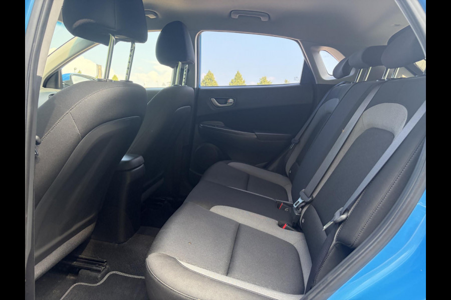 Hyundai Kona 1.0T Essence 2e Eigenaar,Trekhaak,Camera,Carplay,Navi,Clima,Cruise,6 Bak,N.A.P,120pk,Lm velgen,Rijstrooksensor,Pdc,Apk tot 03-2027